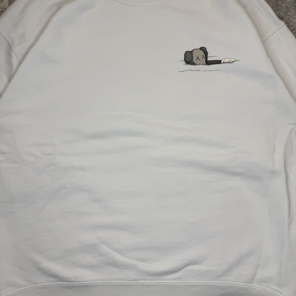KAWS x Uniqlo Longsleeve Sweatshirt Cream White Size Large - Picture 2 of 11